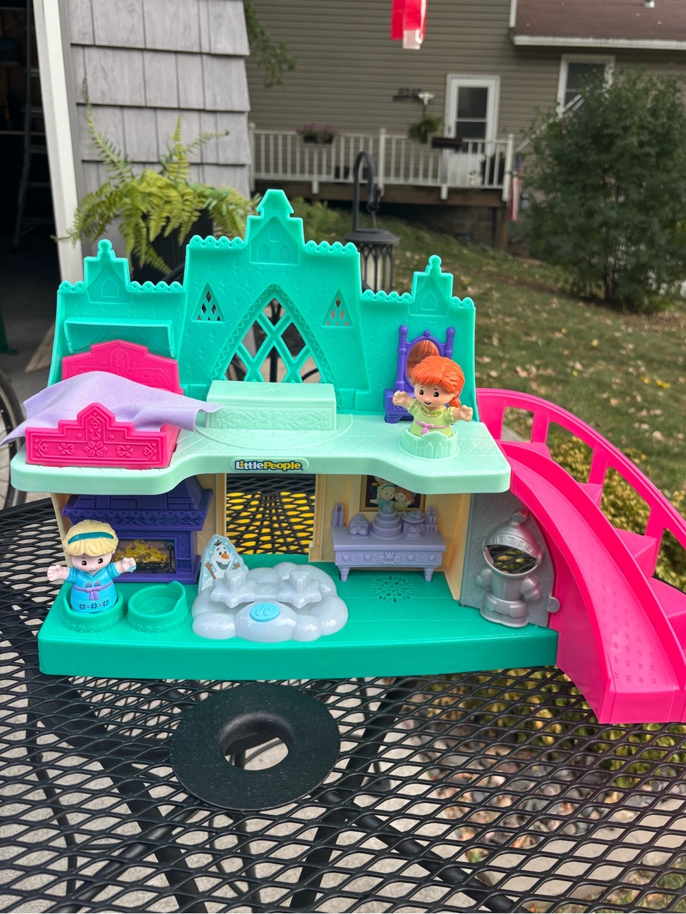 Fisher-Price Little People Frozen Arendale Castle Playset